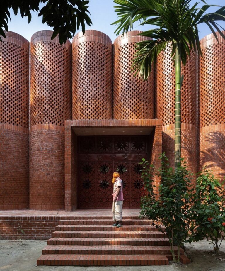 e5eff40440f27b66baee00496e334584